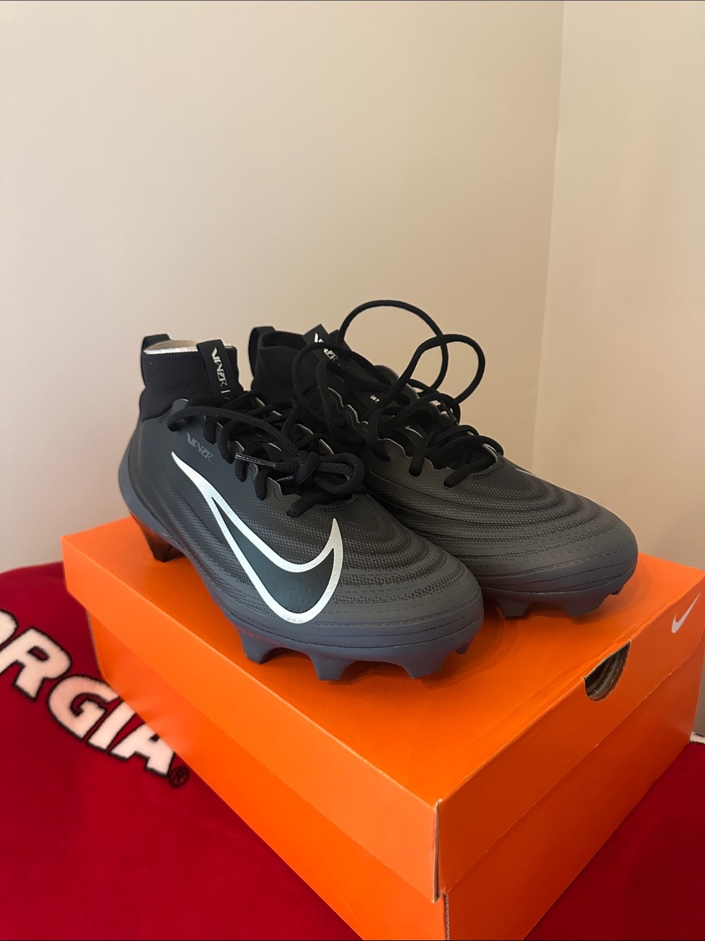 Nike Men's Dark Gray and Black Soccer Cleats with White Swoosh